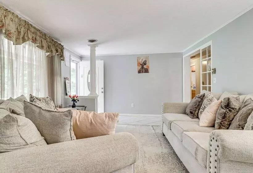 Family Friendly Home W/ Grill: 15 Mi To Baltimore!