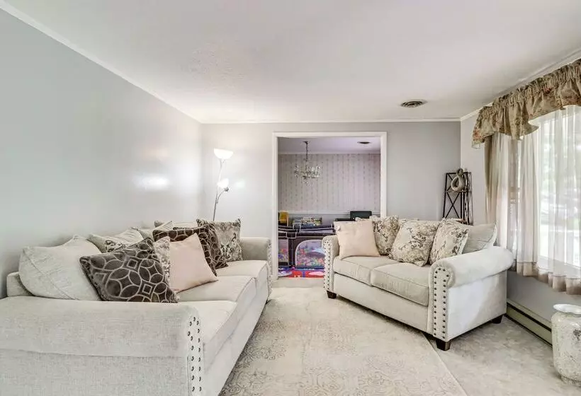 Family Friendly Home W/ Grill: 15 Mi To Baltimore!