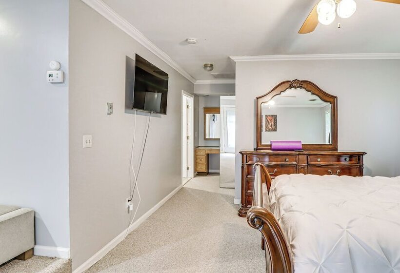 Family Friendly Home W/ Grill: 15 Mi To Baltimore!