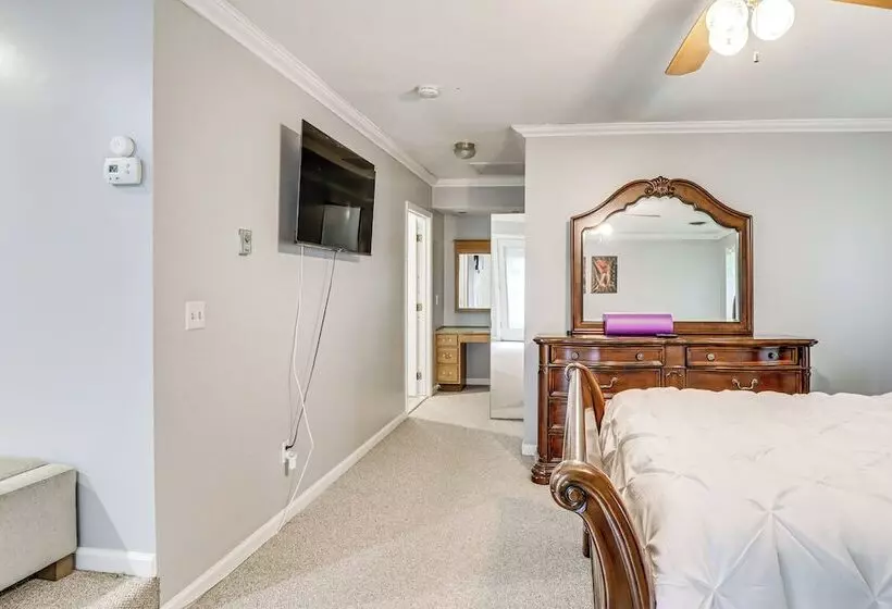 Family Friendly Home W/ Grill: 15 Mi To Baltimore!