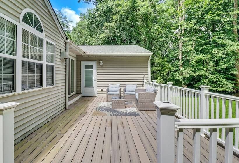 Family Friendly Home W/ Grill: 15 Mi To Baltimore!