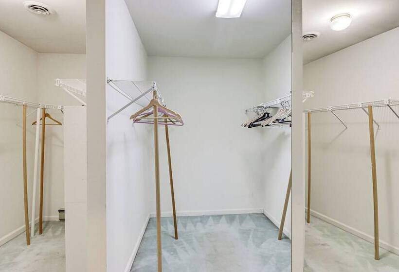 Family Friendly Home W/ Grill: 15 Mi To Baltimore!