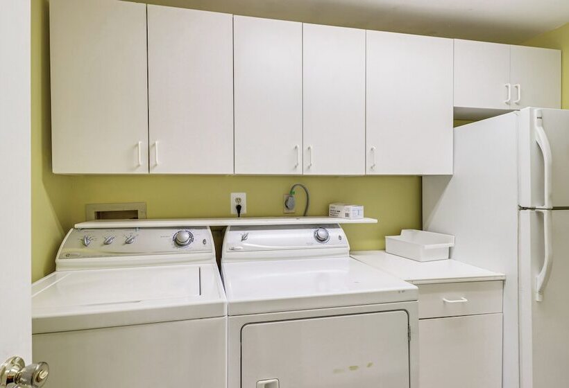 Family Friendly Home W/ Grill: 15 Mi To Baltimore!