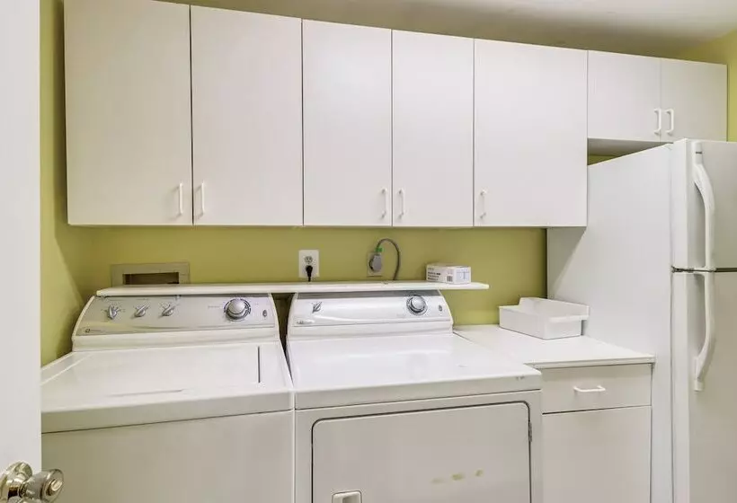 Family Friendly Home W/ Grill: 15 Mi To Baltimore!