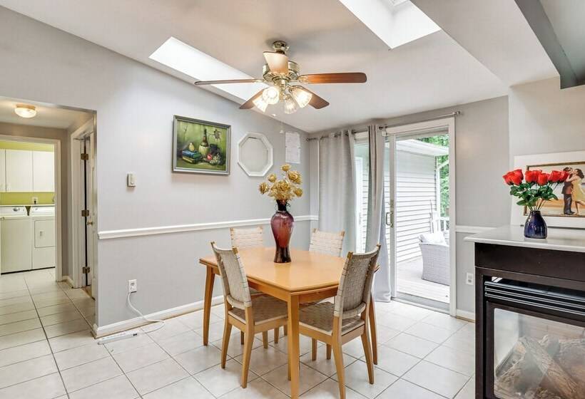 Family Friendly Home W/ Grill: 15 Mi To Baltimore!