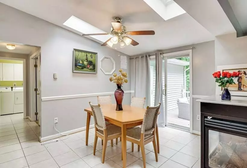 Family Friendly Home W/ Grill: 15 Mi To Baltimore!