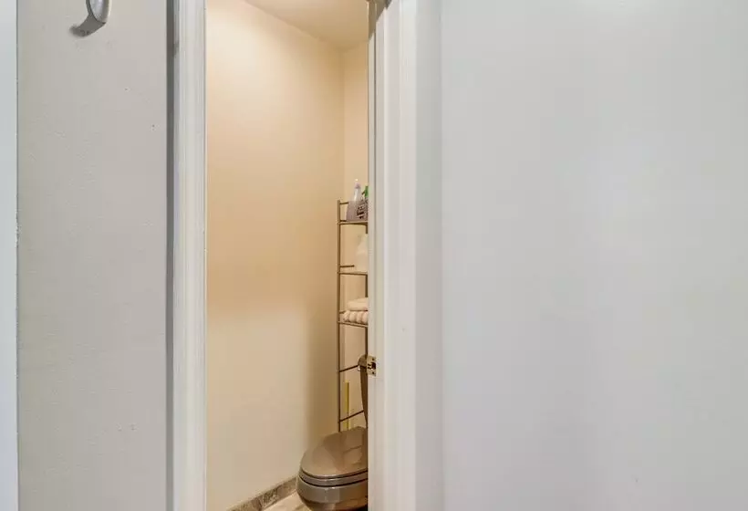 Family Friendly Home W/ Grill: 15 Mi To Baltimore!