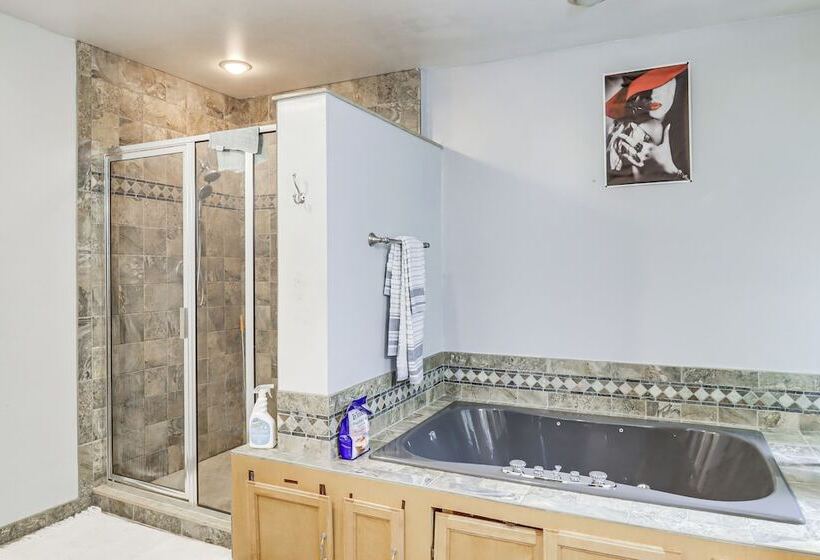 Family Friendly Home W/ Grill: 15 Mi To Baltimore!