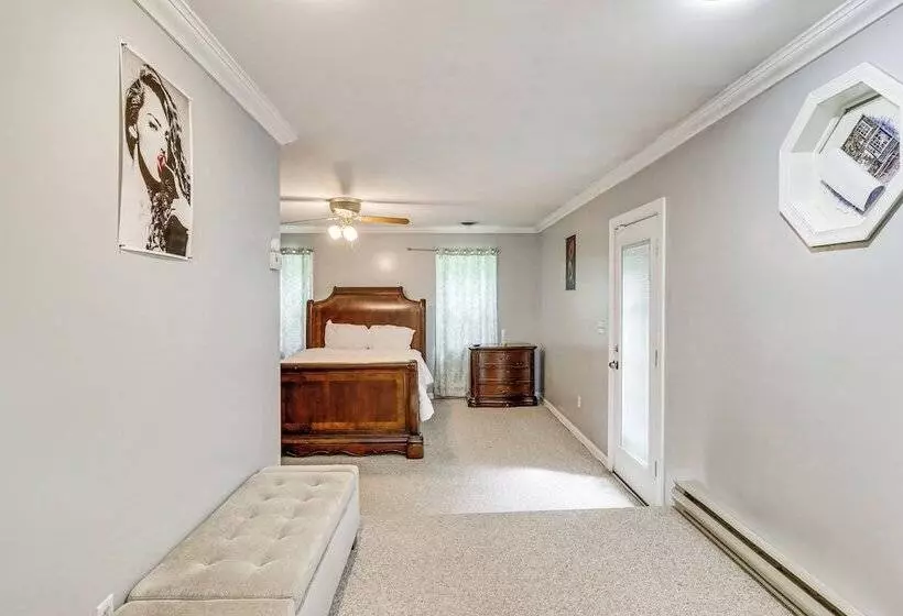 Family Friendly Home W/ Grill: 15 Mi To Baltimore!