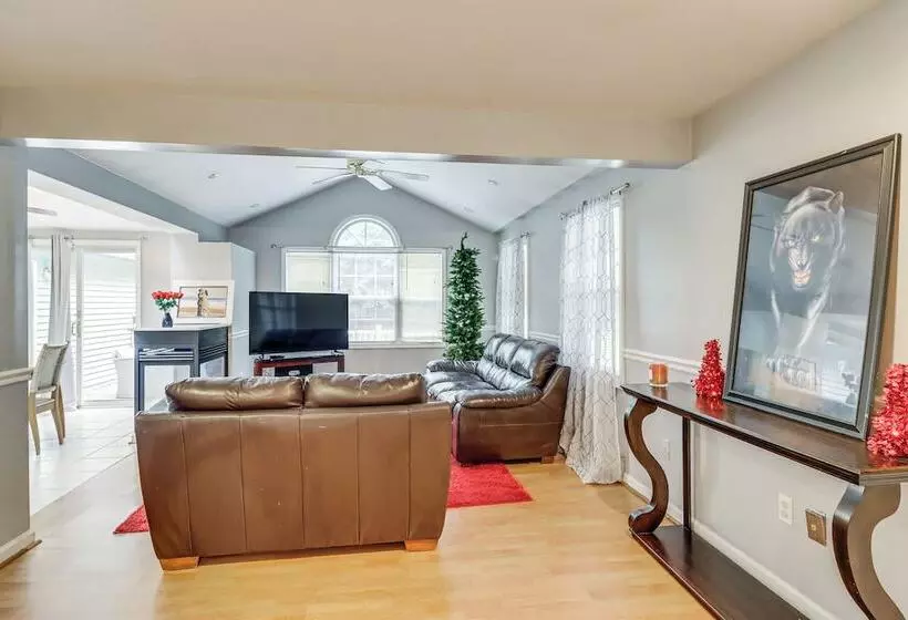 Family Friendly Home W/ Grill: 15 Mi To Baltimore!