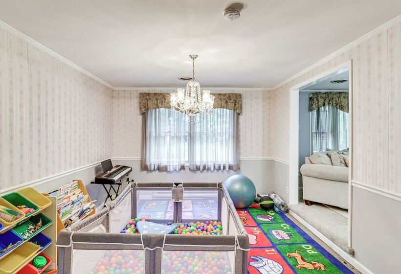 Family Friendly Home W/ Grill: 15 Mi To Baltimore!