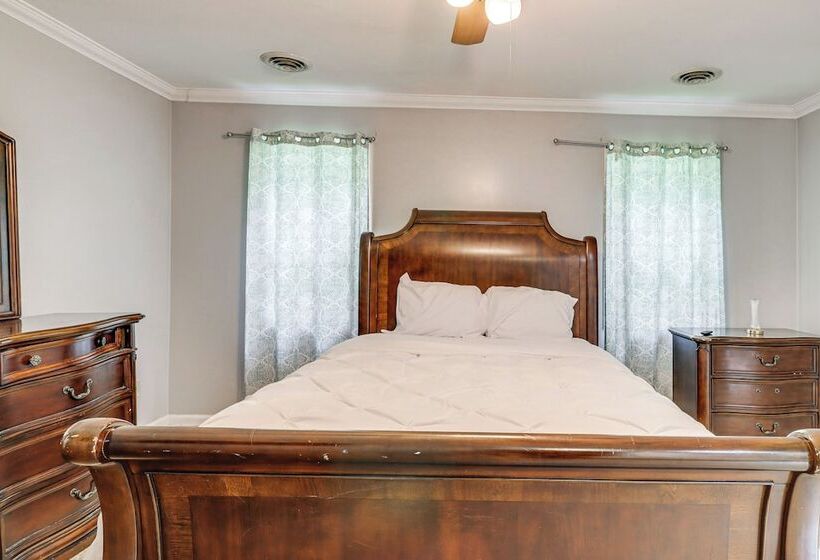 Family Friendly Home W/ Grill: 15 Mi To Baltimore!