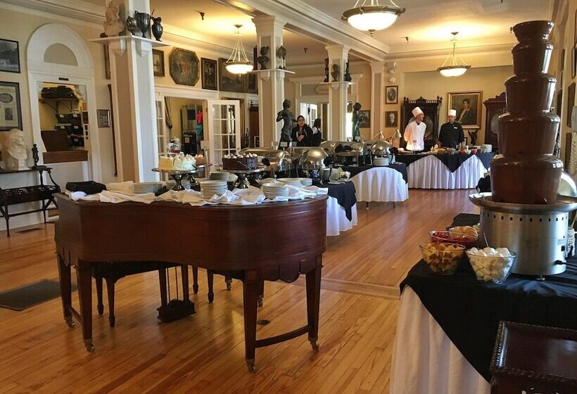 فندق Lake Lure Inn And Spa