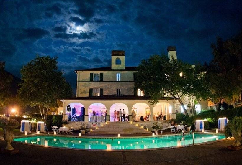 فندق Lake Lure Inn And Spa