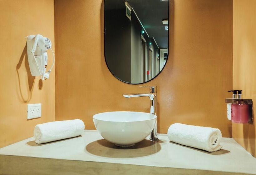 Hotel Underground Capsule