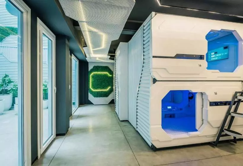 ホテル Underground Capsule
