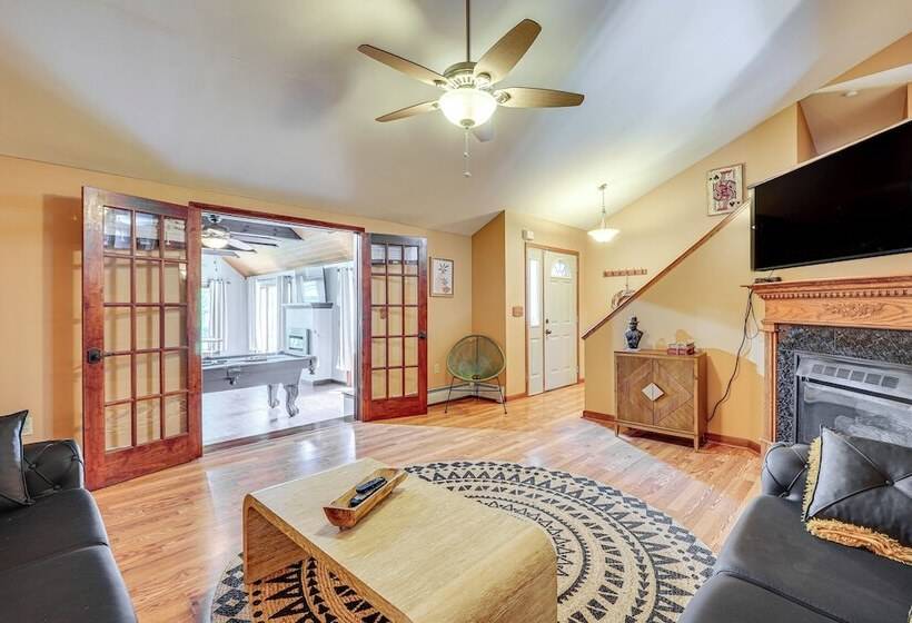 Pool, Yard & Game Room: Family Home In Kunkletown