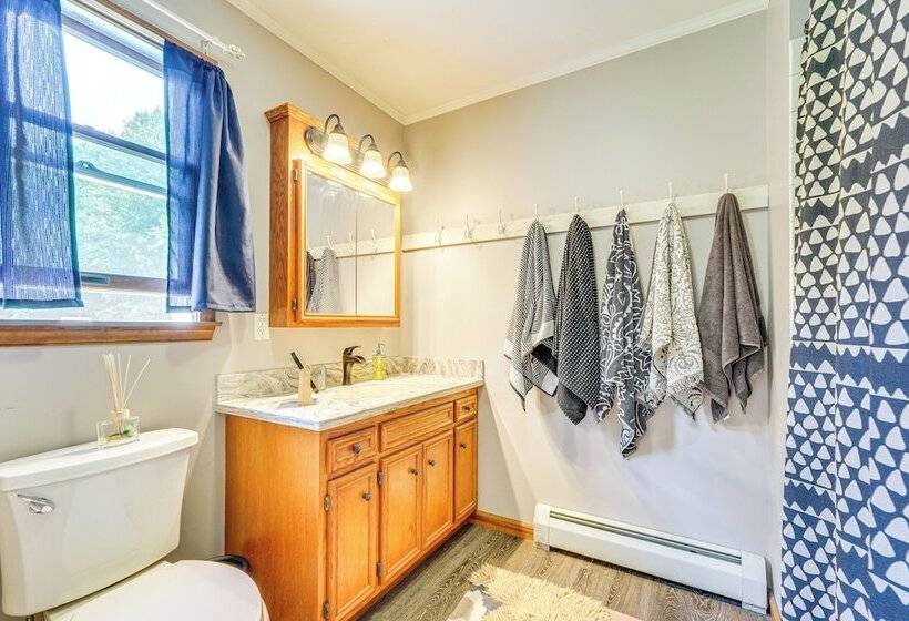 Pool, Yard & Game Room: Family Home In Kunkletown