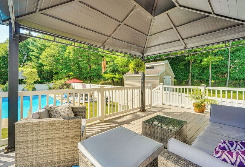 Pool, Yard & Game Room: Family Home In Kunkletown