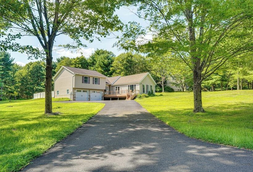 Pool, Yard & Game Room: Family Home In Kunkletown