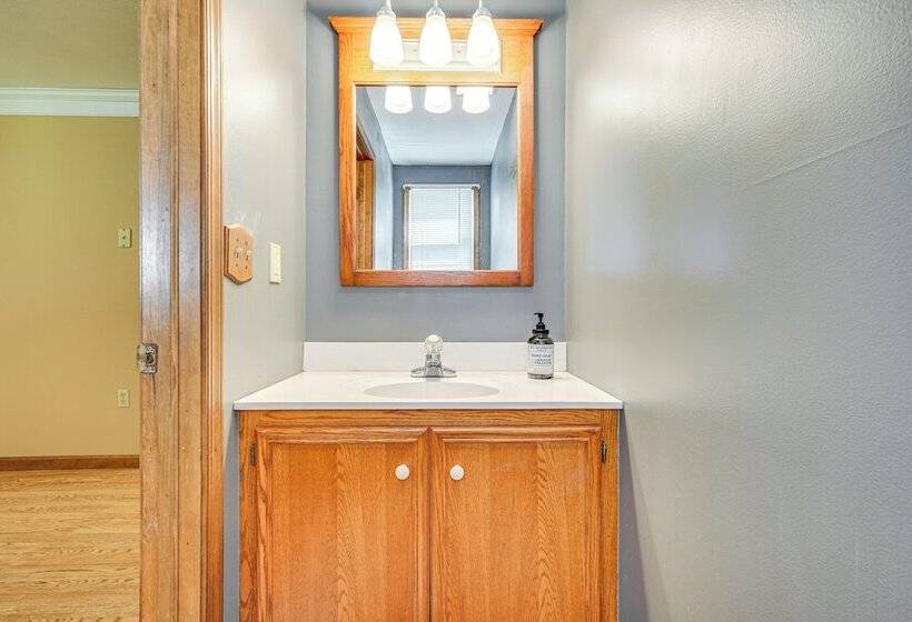 Pool, Yard & Game Room: Family Home In Kunkletown