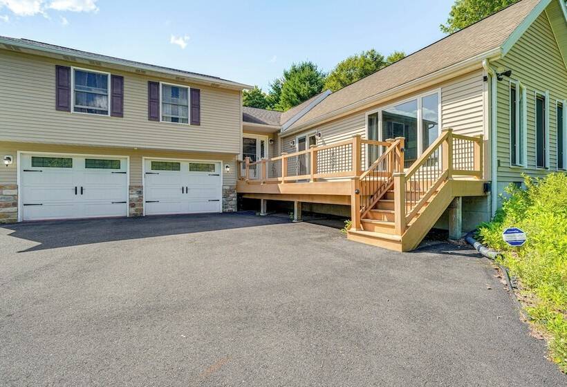 Pool, Yard & Game Room: Family Home In Kunkletown