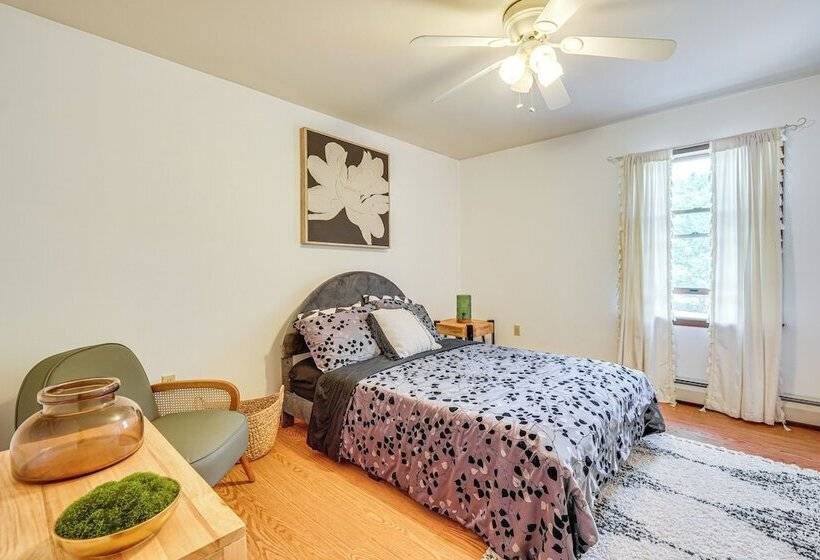 Pool, Yard & Game Room: Family Home In Kunkletown