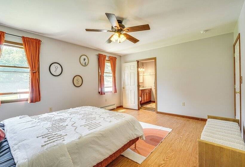 Pool, Yard & Game Room: Family Home In Kunkletown