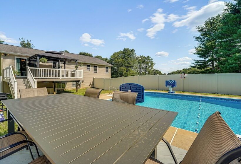 Pool, Yard & Game Room: Family Home In Kunkletown