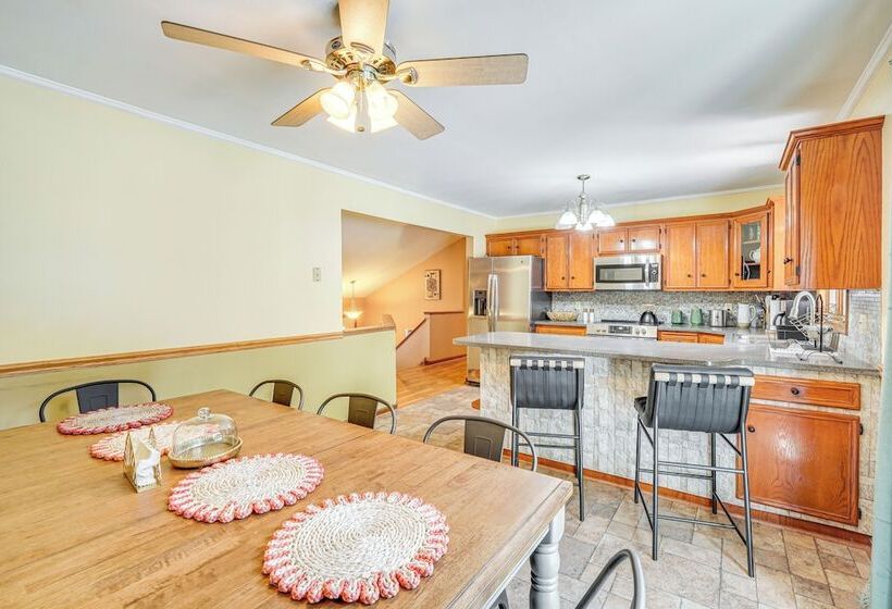 Pool, Yard & Game Room: Family Home In Kunkletown