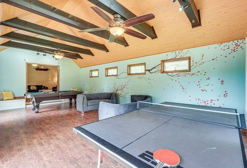 Pool, Yard & Game Room: Family Home In Kunkletown