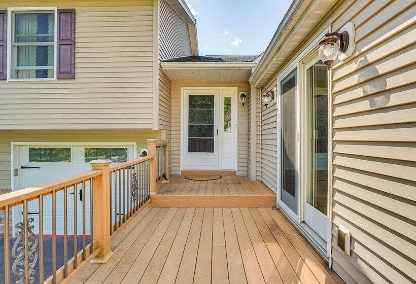 Pool, Yard & Game Room: Family Home In Kunkletown