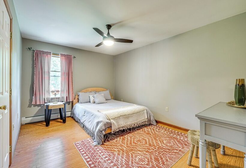 Pool, Yard & Game Room: Family Home In Kunkletown