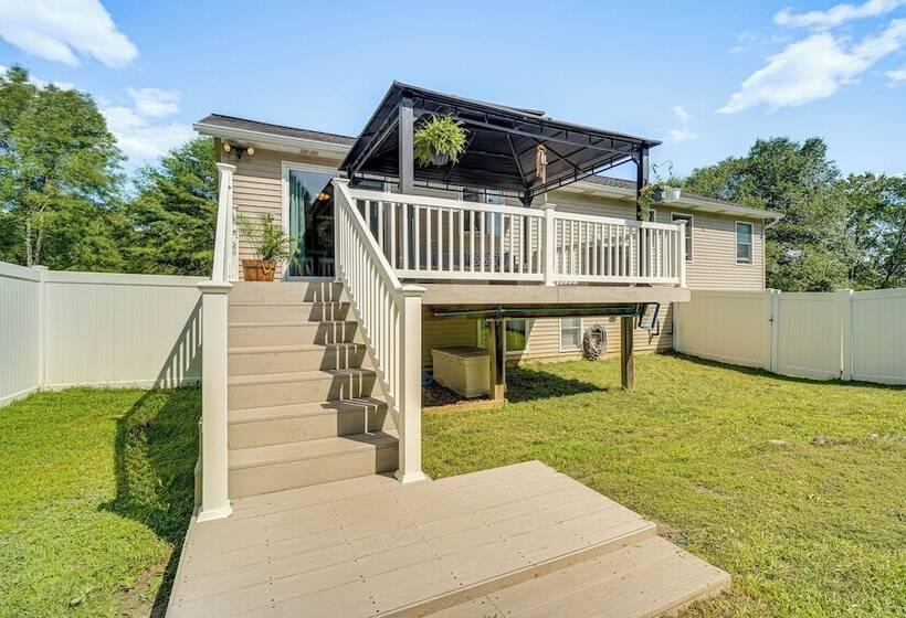 Pool, Yard & Game Room: Family Home In Kunkletown