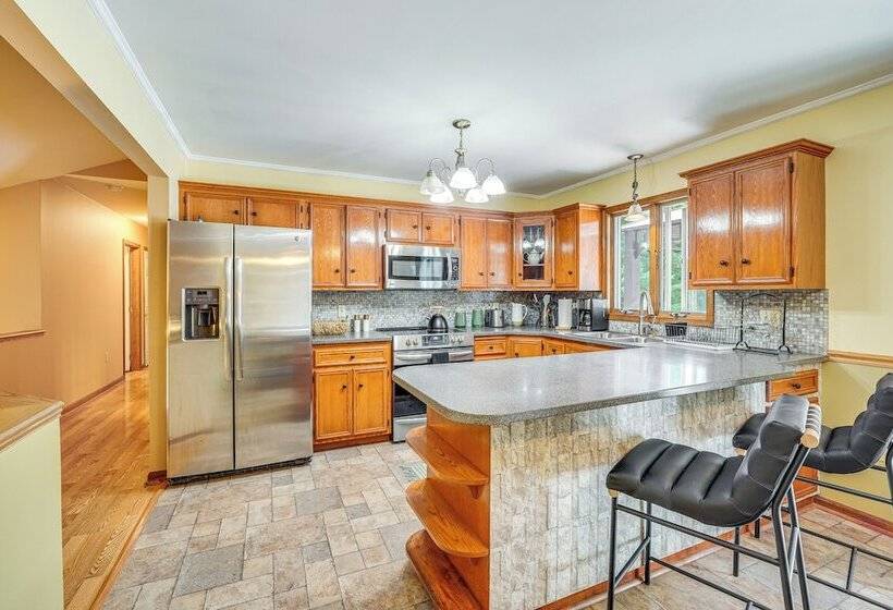 Pool, Yard & Game Room: Family Home In Kunkletown