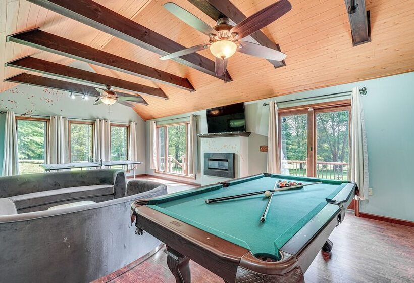 Pool, Yard & Game Room: Family Home In Kunkletown