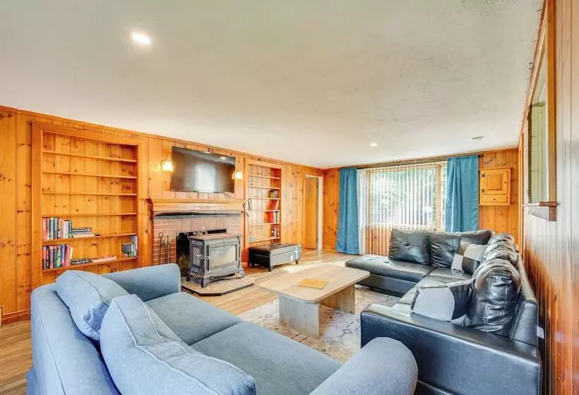 Laconia Resort Home < 2 Mi To Lake Winnipesaukee