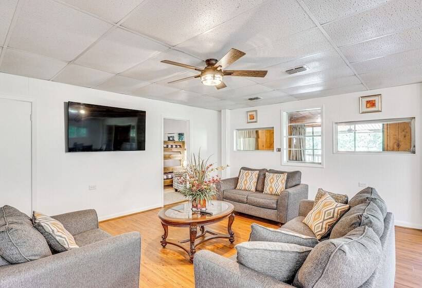 Lakeside Hot Springs Retreat W/ Pool Table!