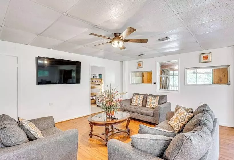 Lakeside Hot Springs Retreat W/ Pool Table!