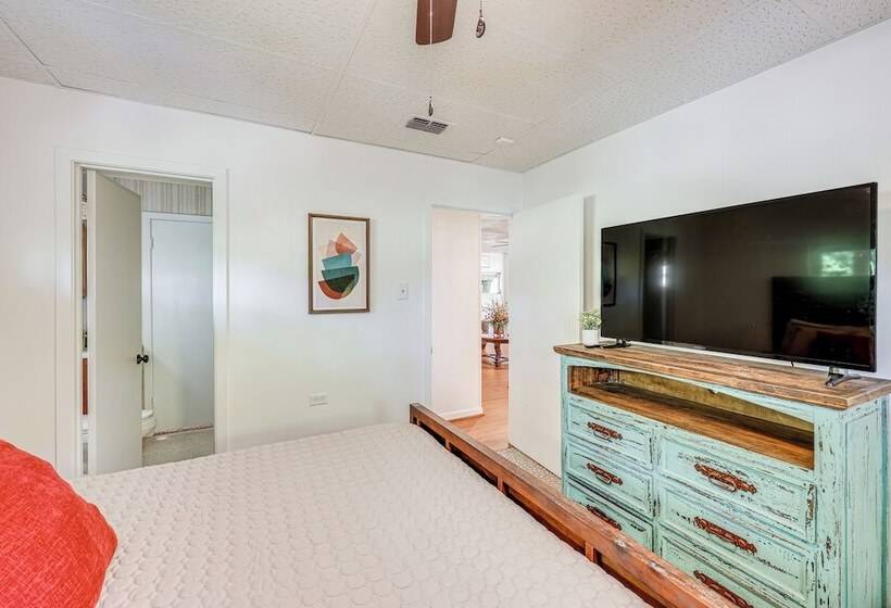 Lakeside Hot Springs Retreat W/ Pool Table!