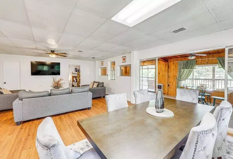 Lakeside Hot Springs Retreat W/ Pool Table!