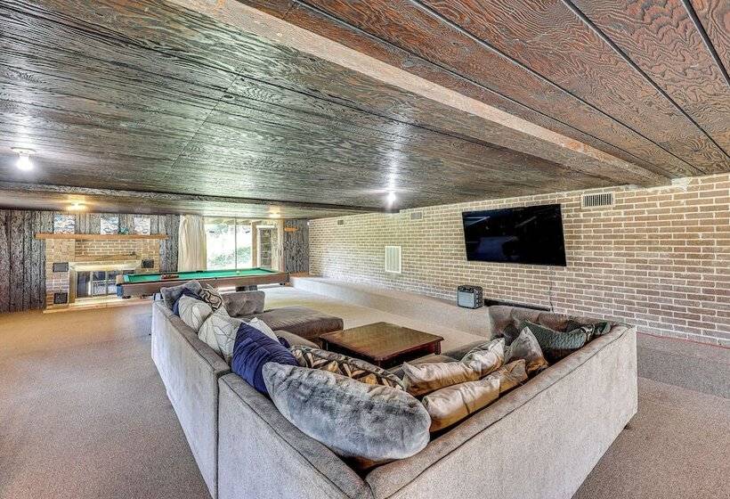 Lakeside Hot Springs Retreat W/ Pool Table!