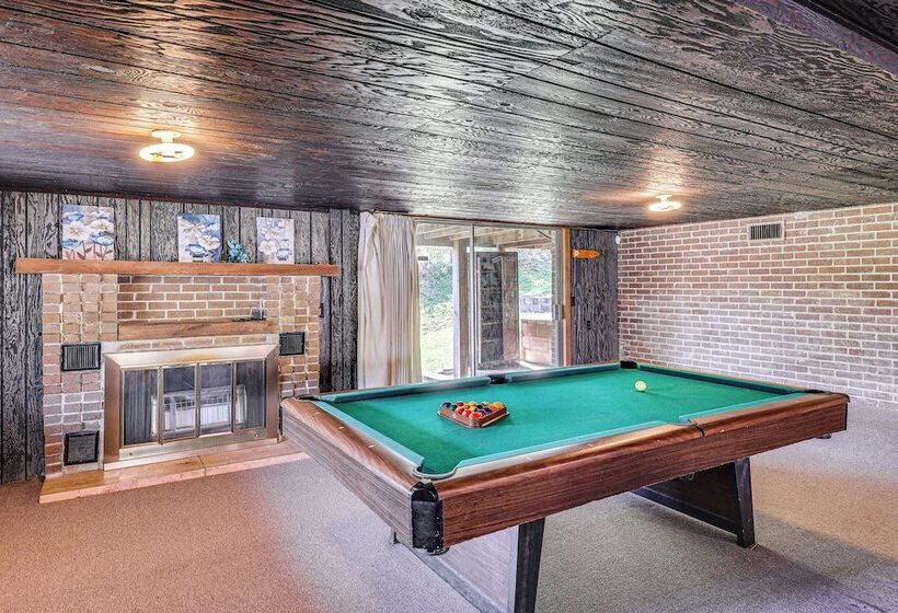 Lakeside Hot Springs Retreat W/ Pool Table!