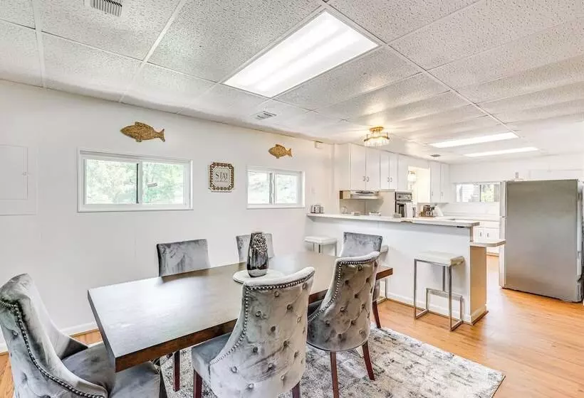 Lakeside Hot Springs Retreat W/ Pool Table!