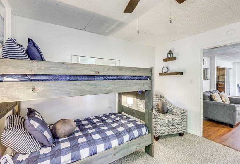 Lakeside Hot Springs Retreat W/ Pool Table!