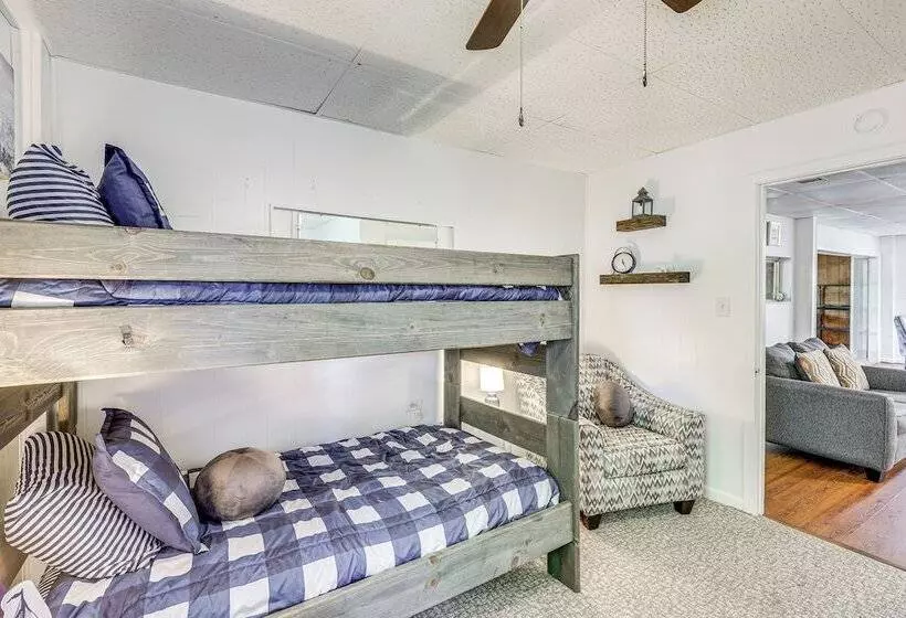 Lakeside Hot Springs Retreat W/ Pool Table!
