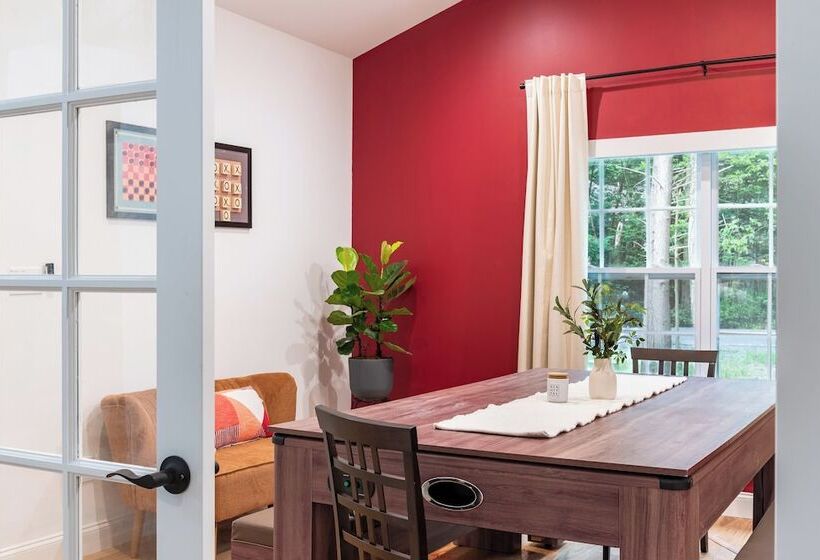 Luxuriously Lakeside By Avantstay | Lakefront Retreat