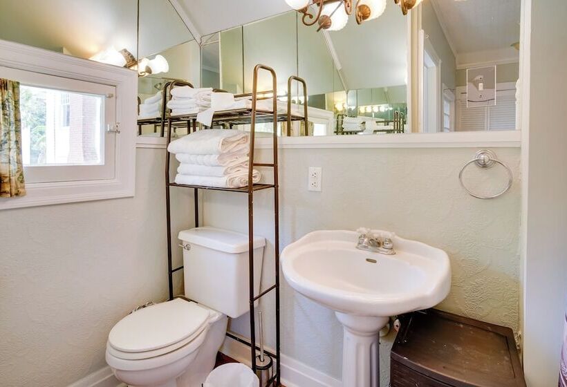 Pet Friendly Lake Charles Carriage House W/ Porch