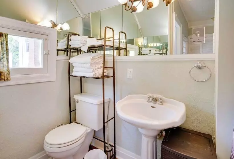 Pet Friendly Lake Charles Carriage House W/ Porch