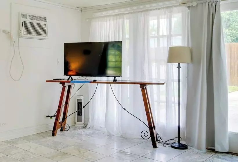 Pet Friendly Lake Charles Carriage House W/ Porch